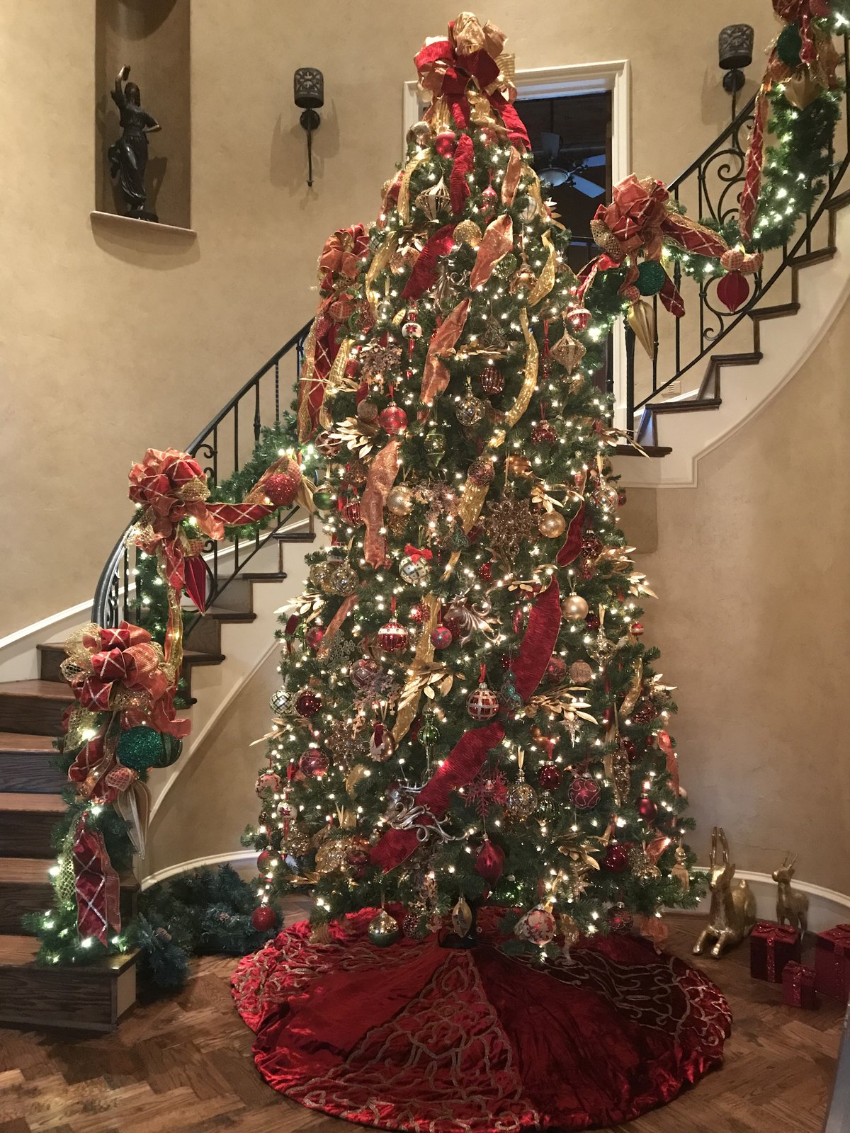 Custom-designed Christmas tree and holiday decor by Chateau Concepts